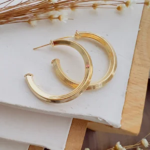 Argola Folheado a Ouro Tubo Quadrado Estriado M - 219