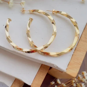 Argola Folheado a Ouro Tubo Quadrado Torcido G - 220