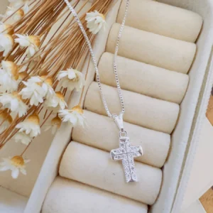 Colar Folheado a Prata Micro Zircônia Crucifixo - 307